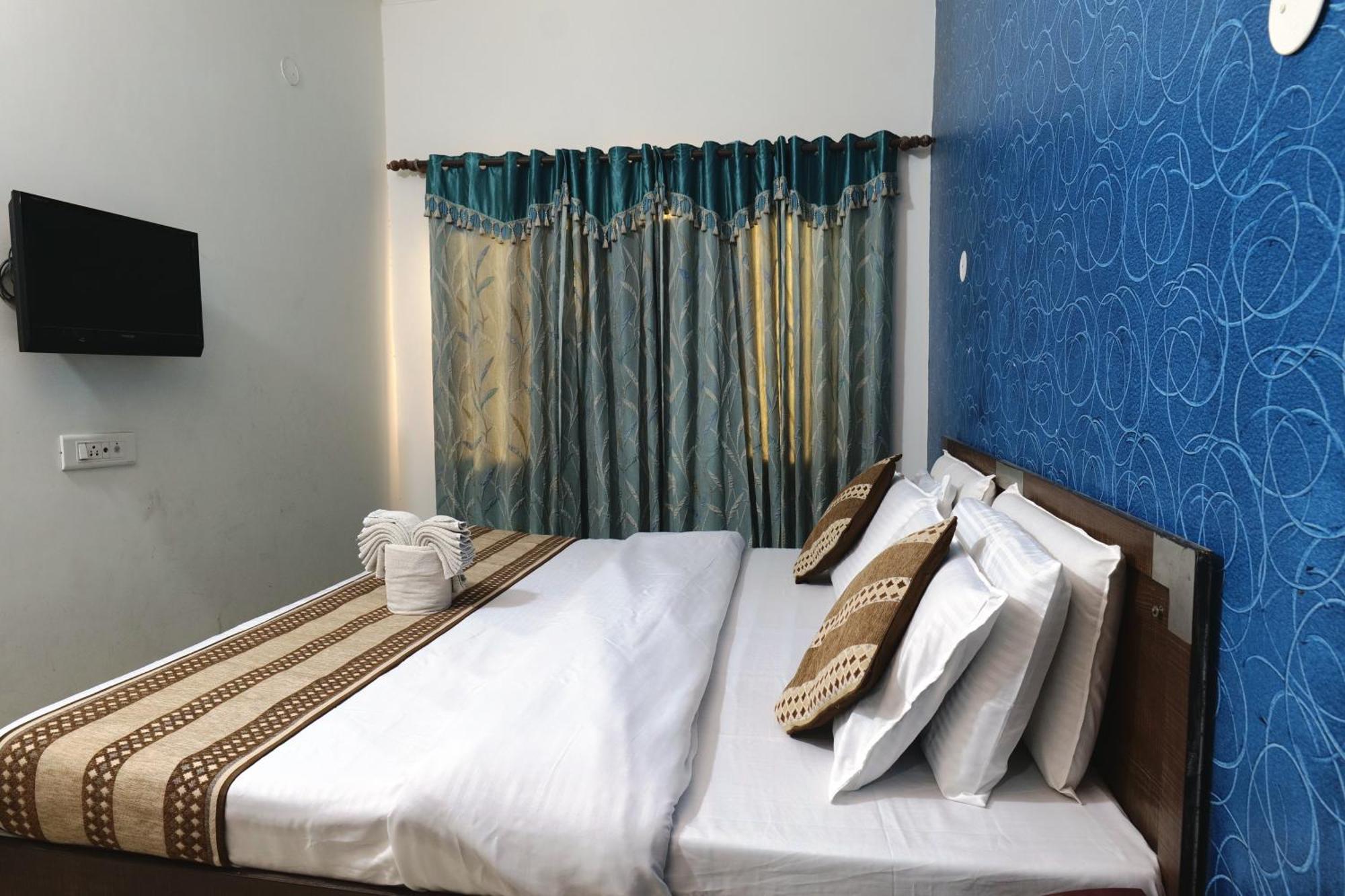 Hotel Holiday Comfort Амритсар Екстериор снимка