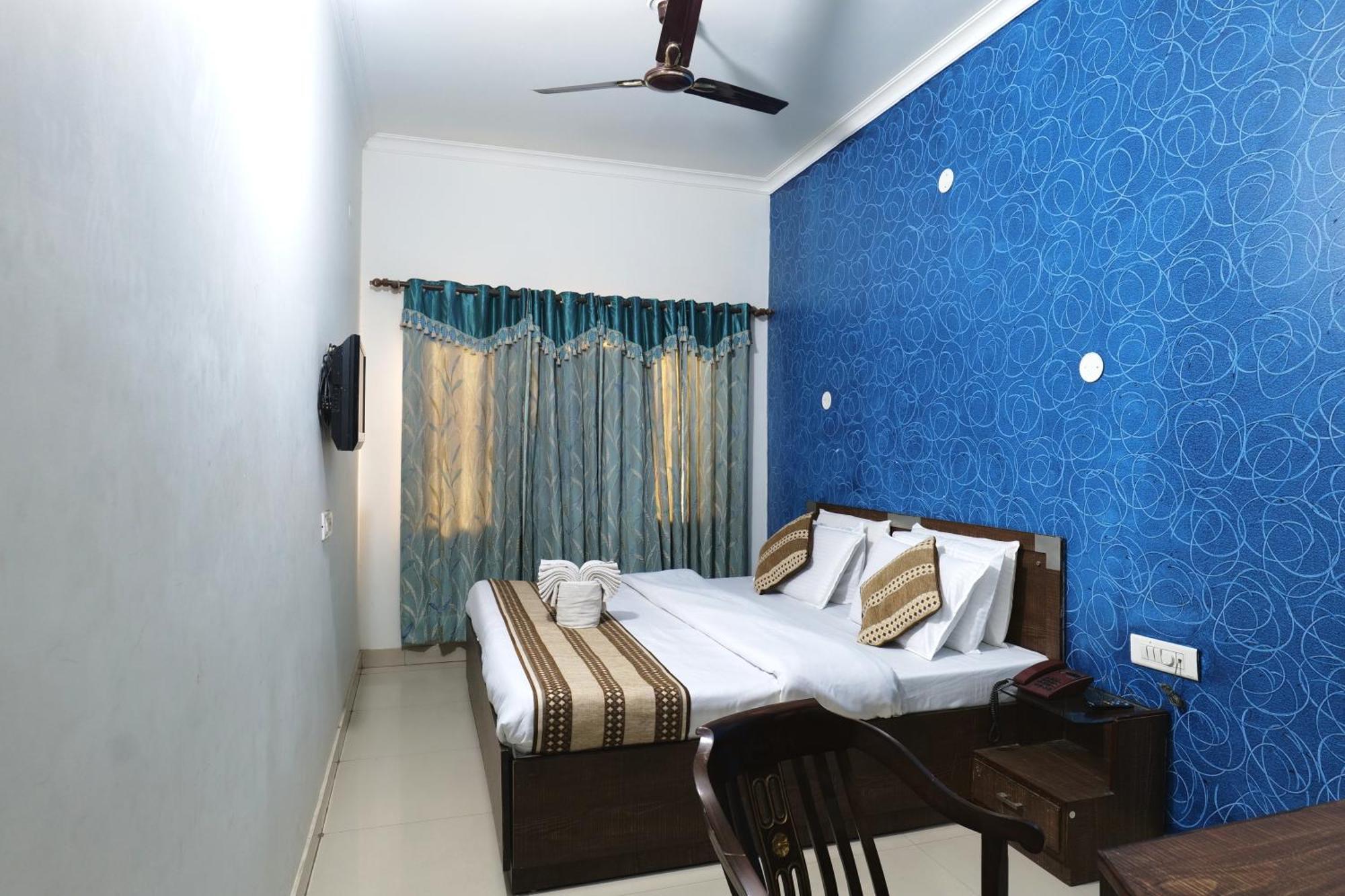Hotel Holiday Comfort Амритсар Екстериор снимка