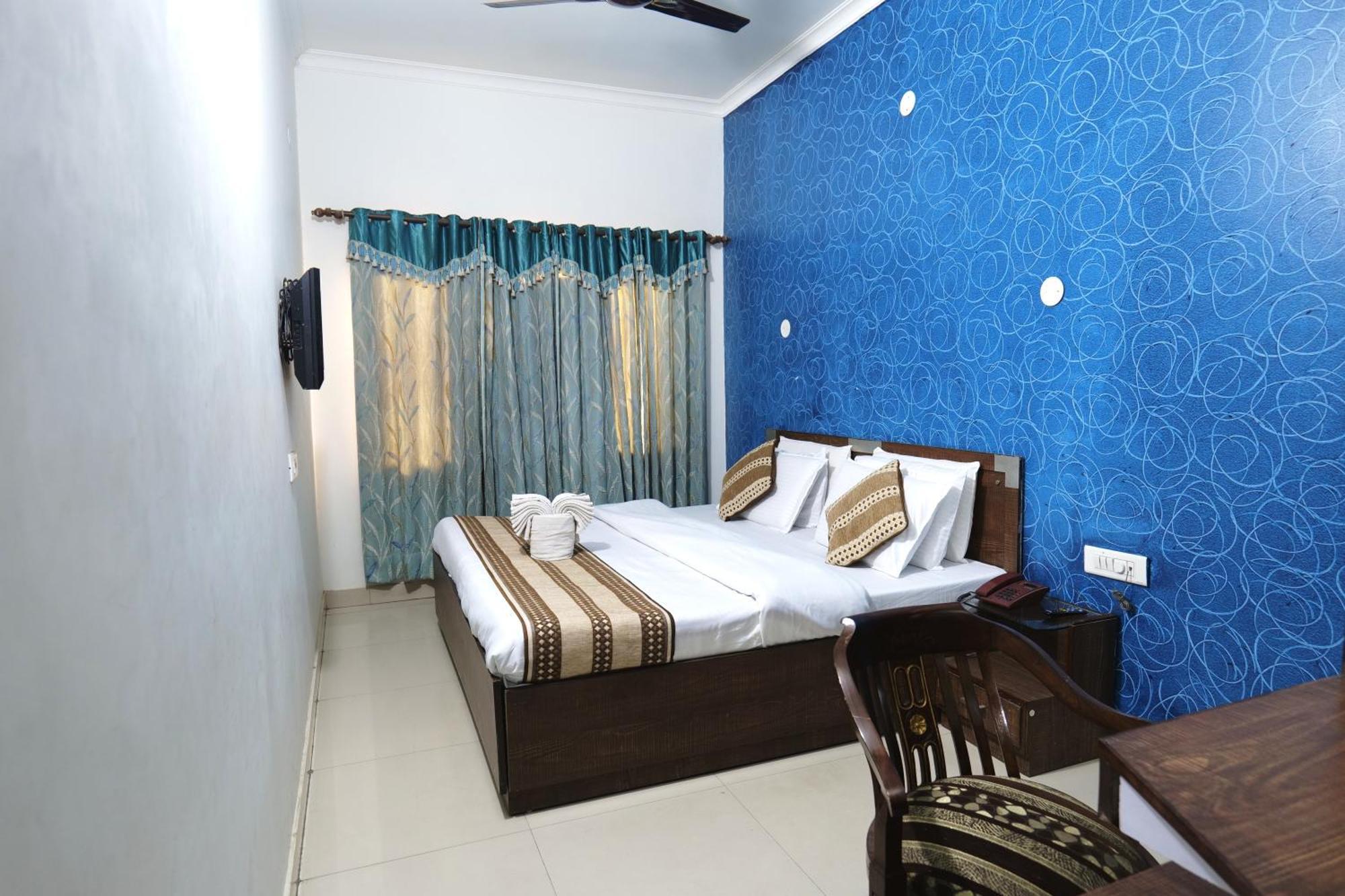 Hotel Holiday Comfort Амритсар Екстериор снимка