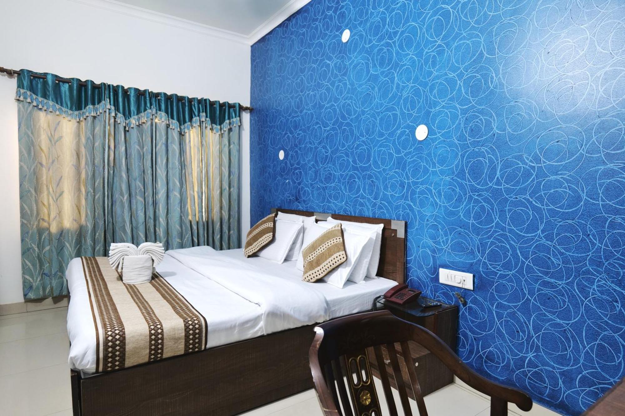 Hotel Holiday Comfort Амритсар Екстериор снимка