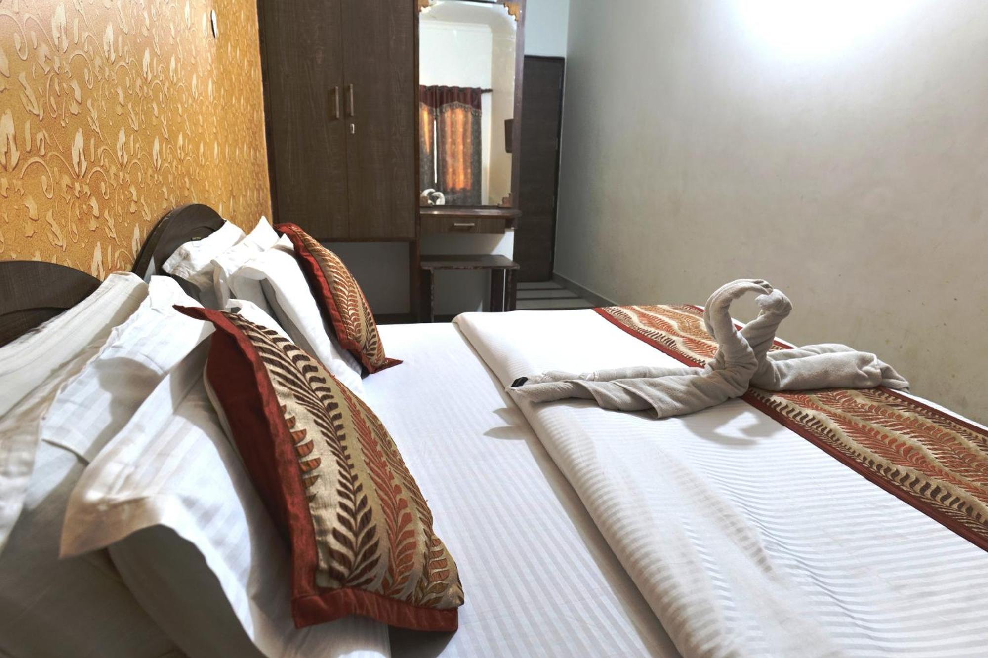 Hotel Holiday Comfort Амритсар Екстериор снимка