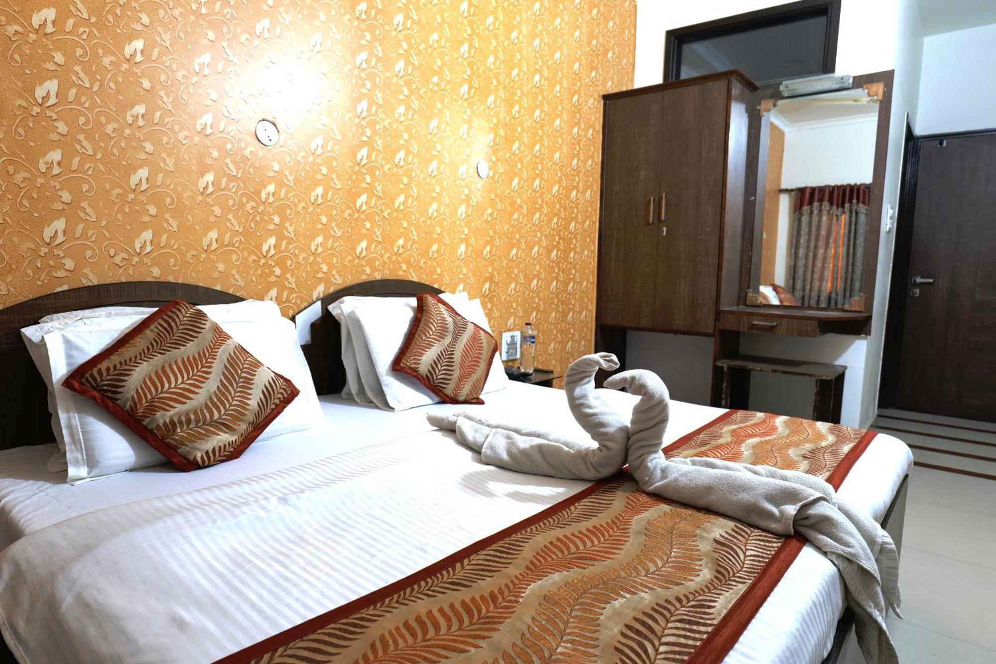 Hotel Holiday Comfort Амритсар Екстериор снимка