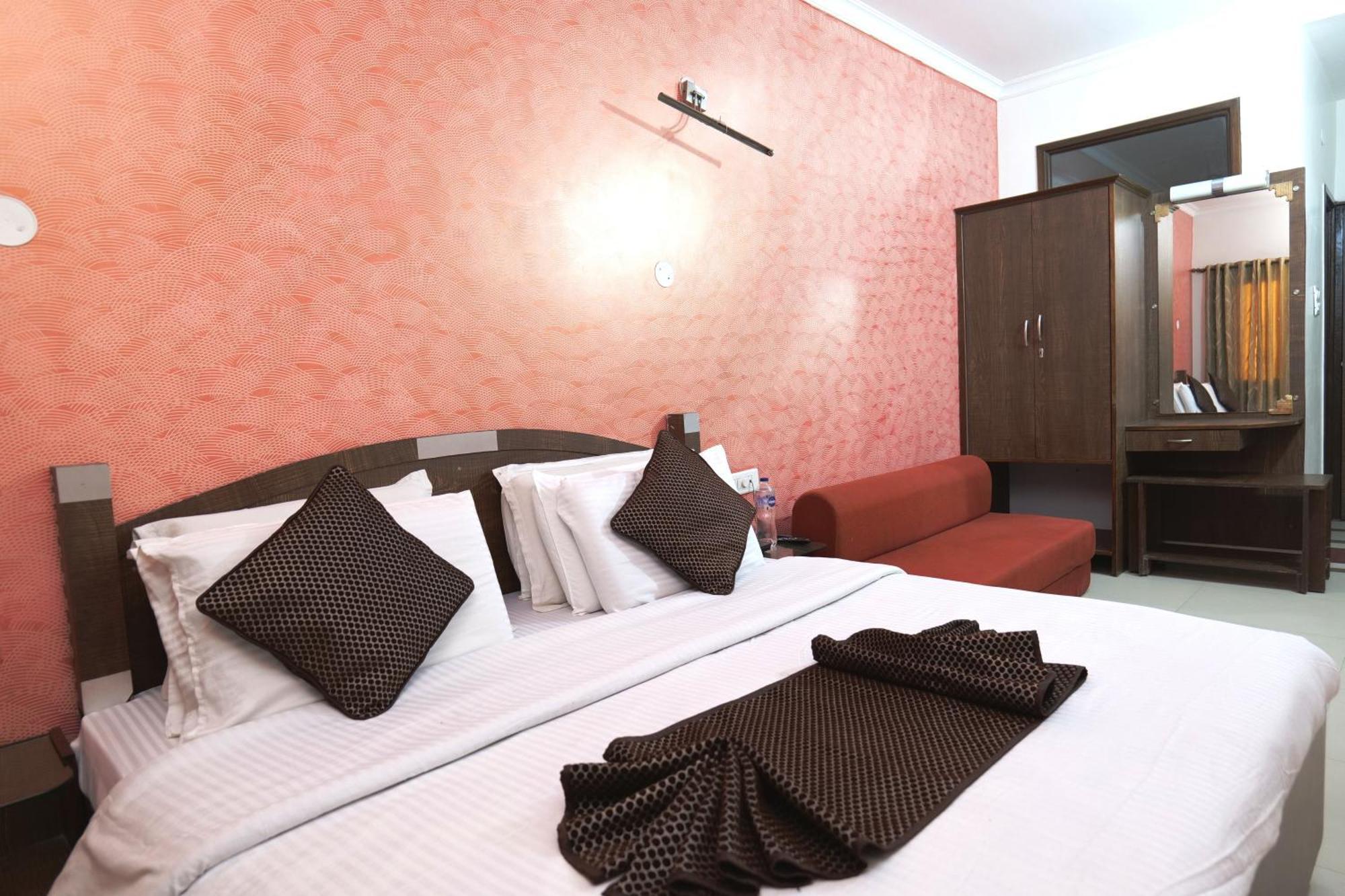 Hotel Holiday Comfort Амритсар Екстериор снимка