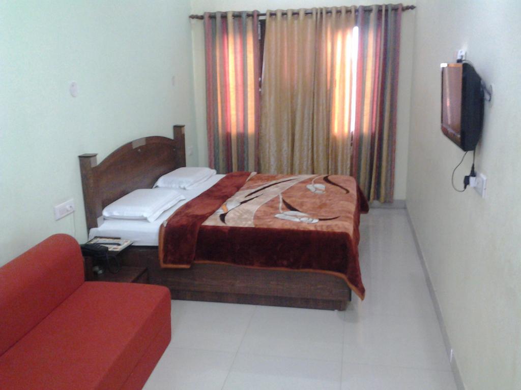 Hotel Holiday Comfort Амритсар Екстериор снимка