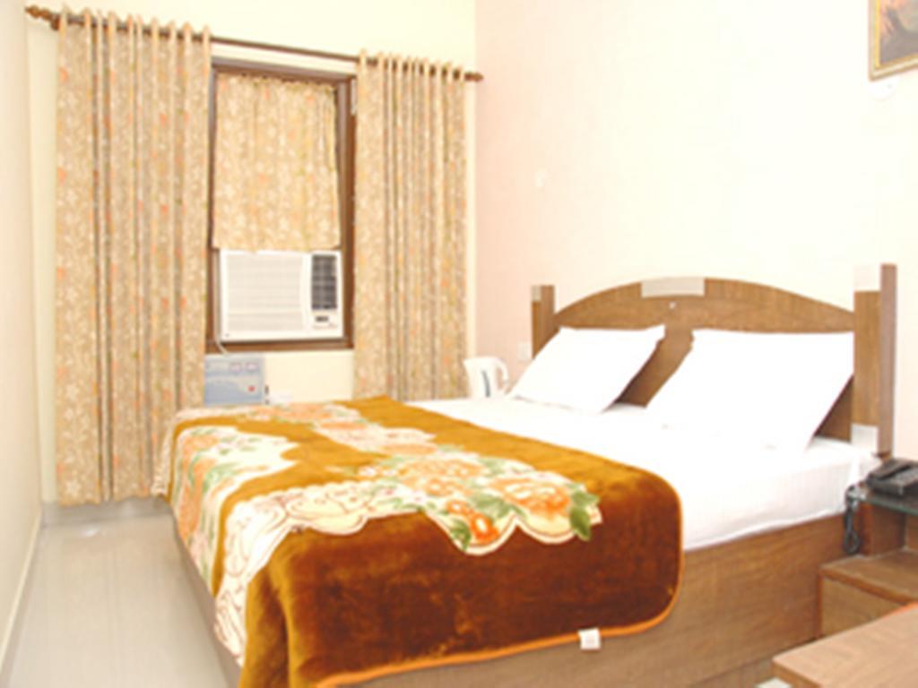 Hotel Holiday Comfort Амритсар Екстериор снимка